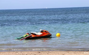 moto de agua de socorrismo de cruz roja denia