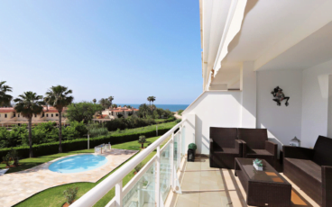 espectaculares vistas al mar desde la terraza del apartamento