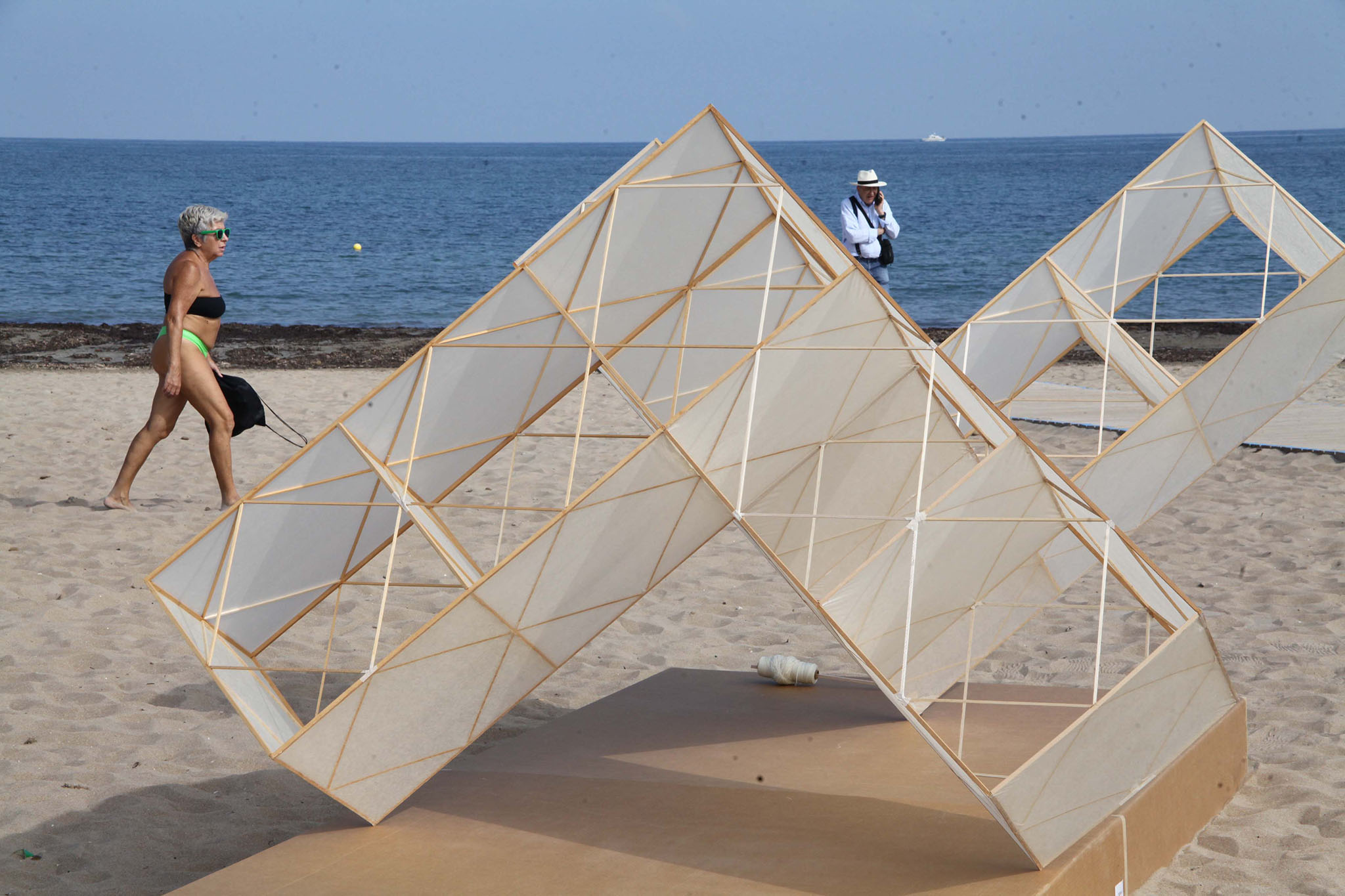 Las estructuras de Yturralde vuelan en Dénia 03