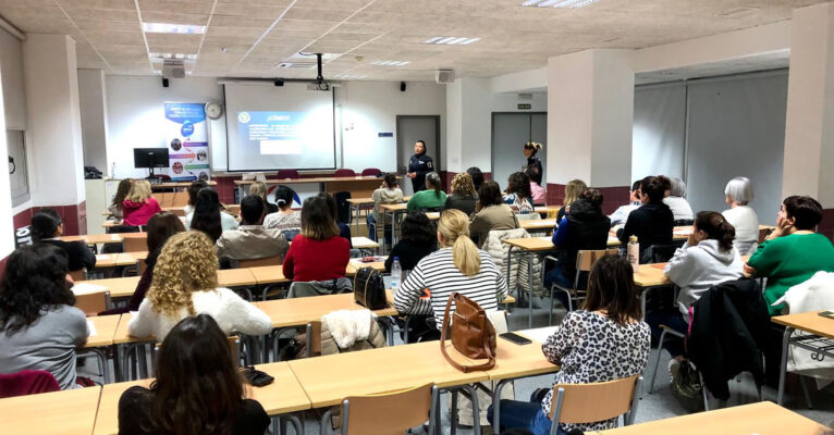 Finaliza la 24ª edición de la escuela de madres y padres 'Educant per a previndre' con gran éxito de participación