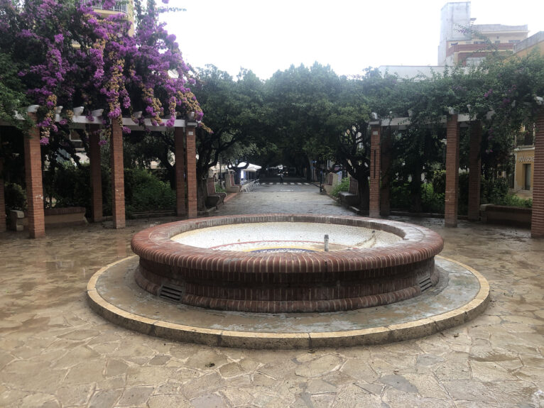 Fuente de la Glorieta apagada