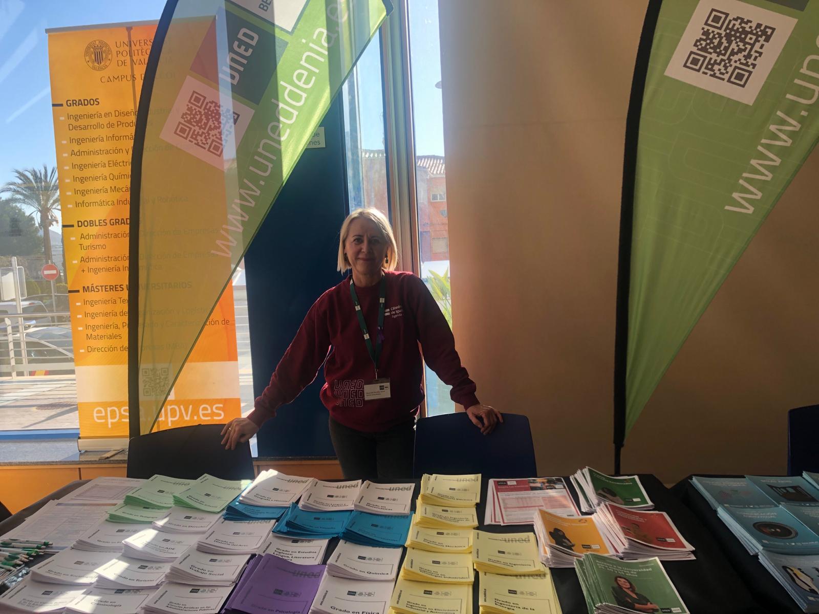 Stand de la UNED en la Feria Educativa de Alicante