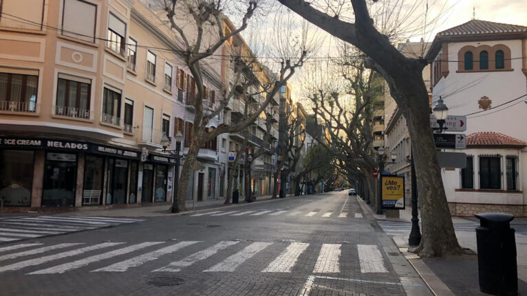 Comercios dianenses en la calle Marqués de Campo