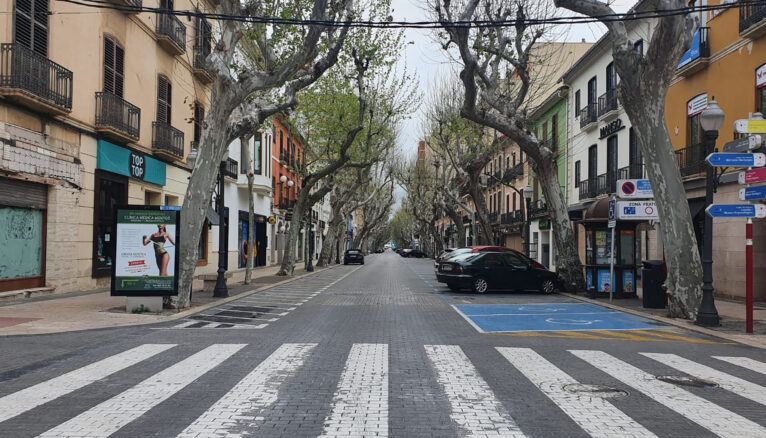 El centro de Dénia sin un alma por el confinamiento