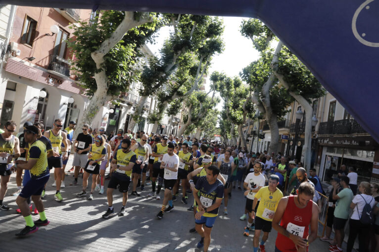 Salida de la IX Marcha Solidaria a favor del CEE Raquel Payà