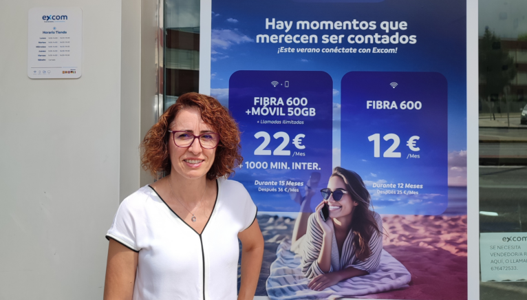 La profesional Marga Moncho en la tienda Excom de Dénia