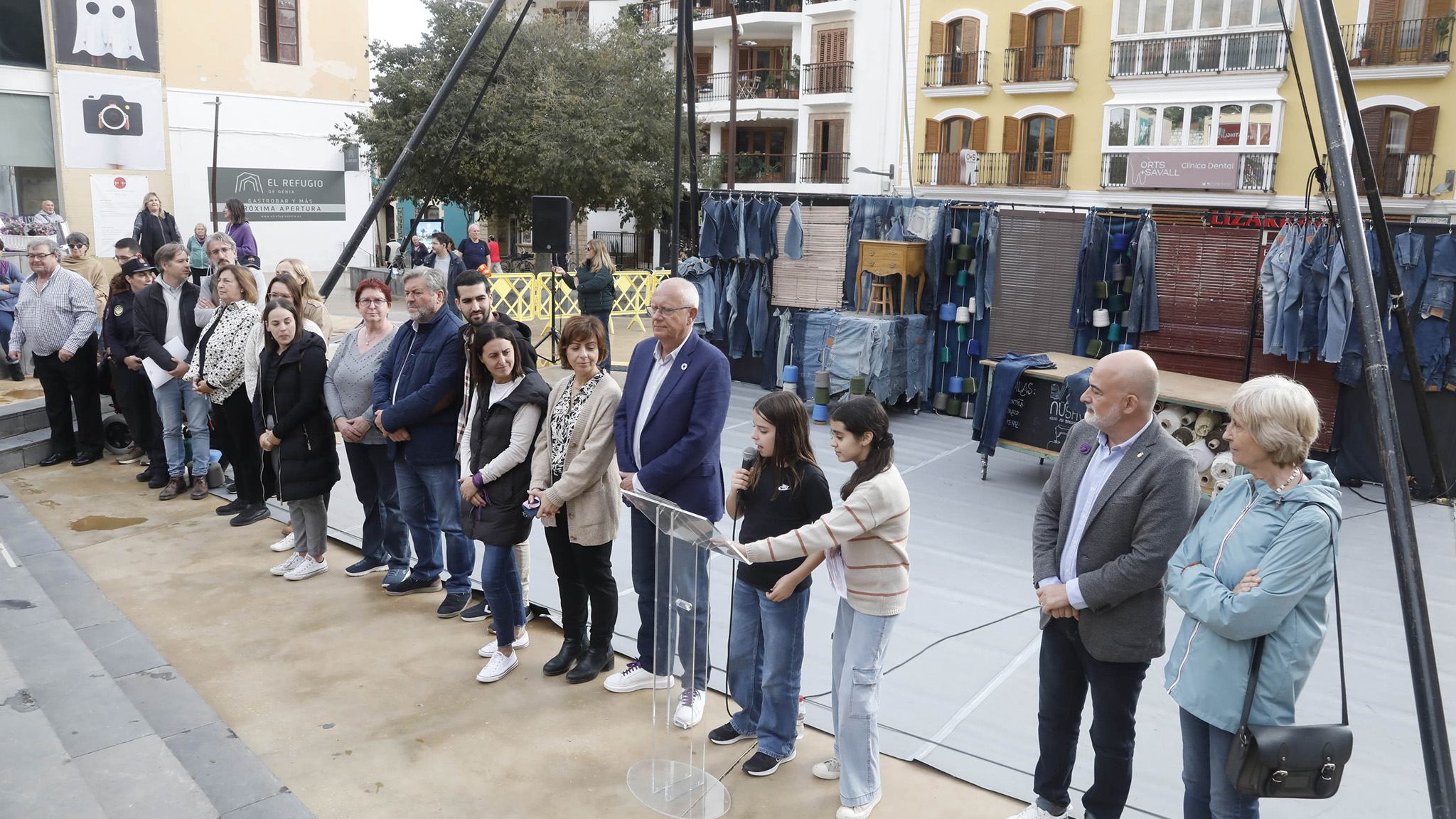 Alumnas del IES Sorts de la Mar en la lectura del manifiesto dest