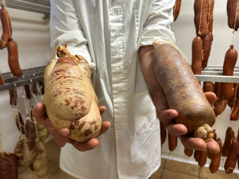 Muestra de embutido artesanal de la mano de Sergi Soria (Ca Rabosa, la Vall de Laguar)