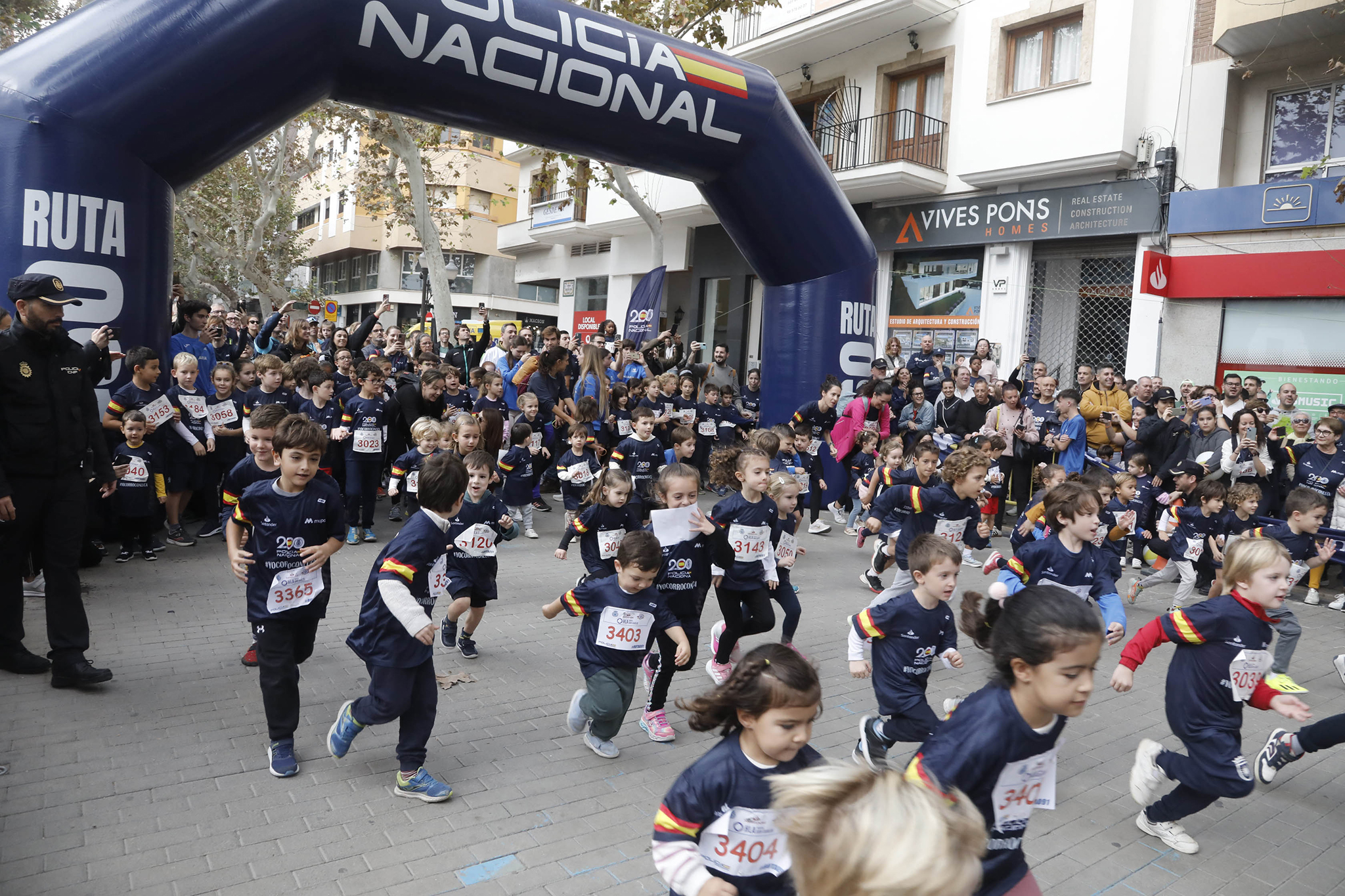 Carrera de la Policía Nacional por Luca 129