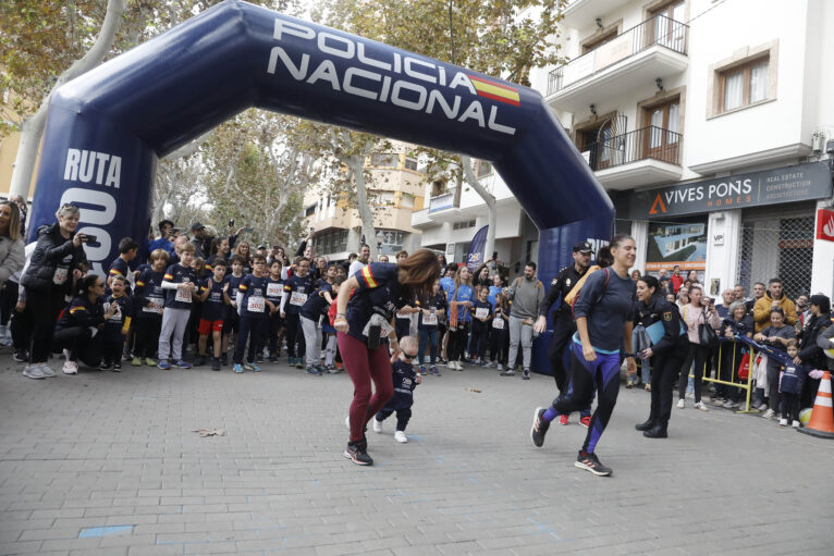 Carrera de la Policía Nacional por Luca 131