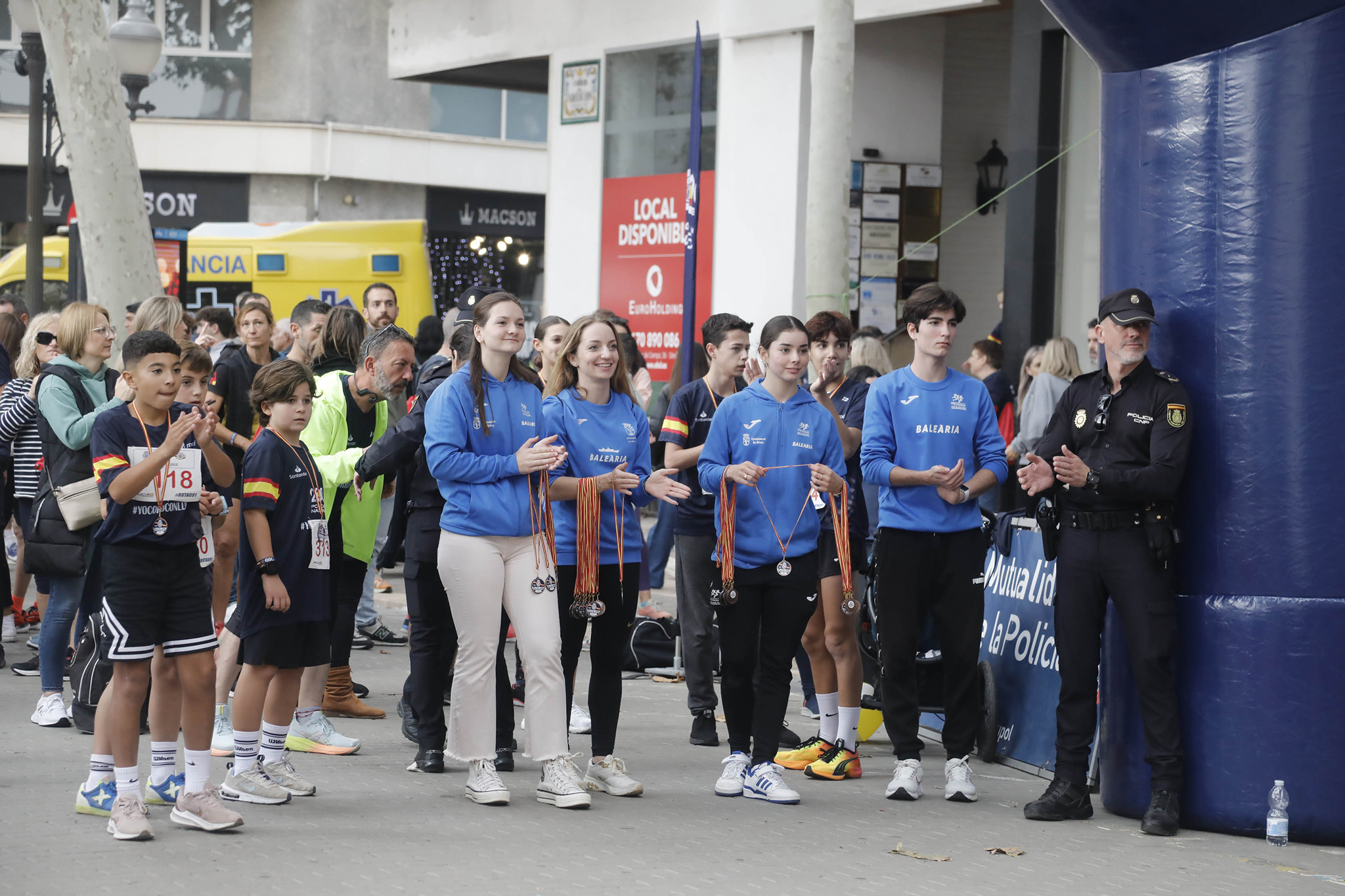 Carrera de la Policía Nacional por Luca 148