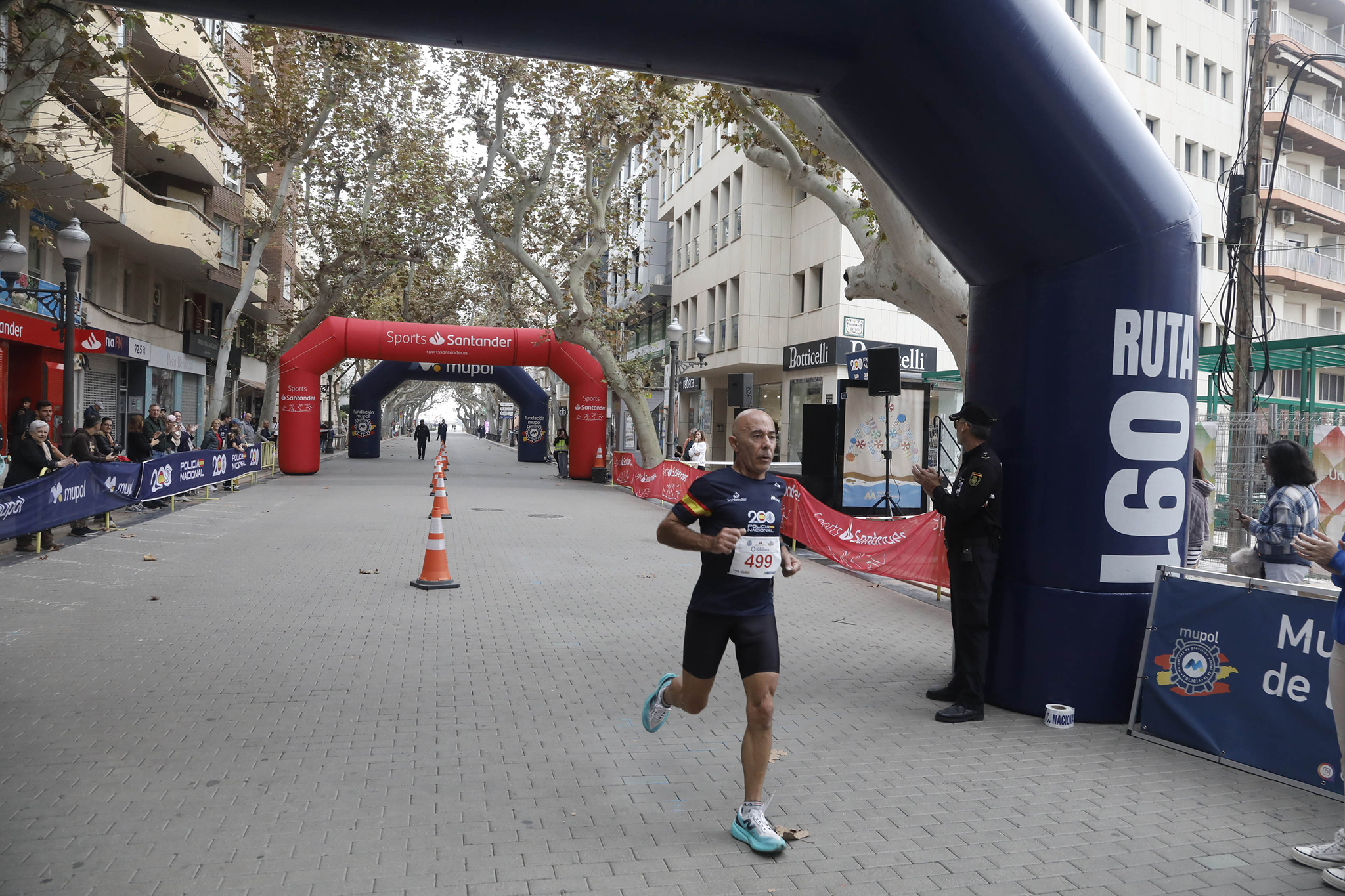 Carrera de la Policía Nacional por Luca 55