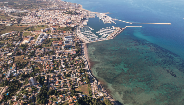 Imagen: Puerto, zona urbana y les Rotes de Dénia