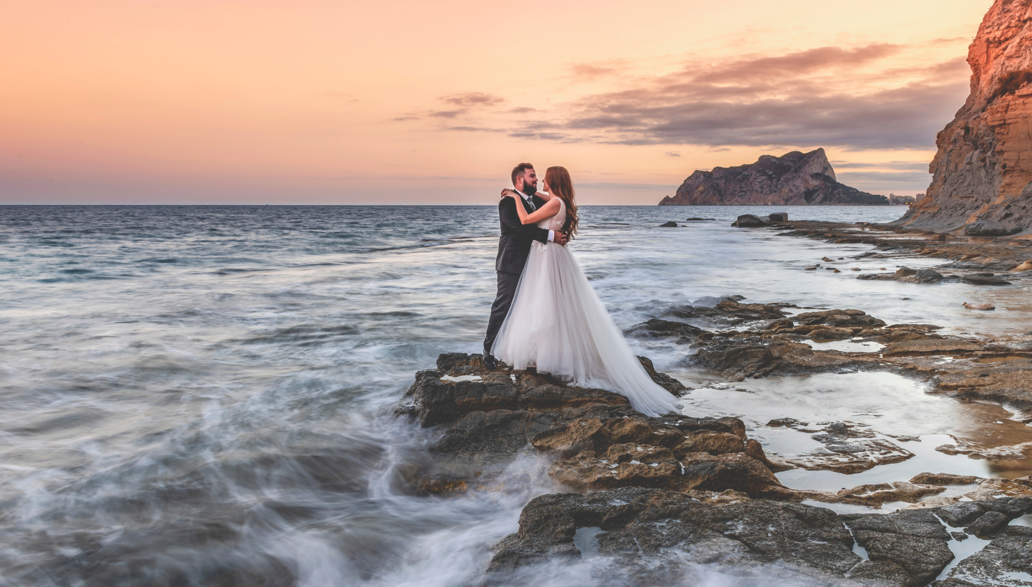 Cómo capturar emociones auténticas en una boda