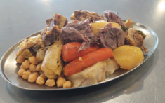 delicioso puchero valenciano para disfrutar en bar llacer