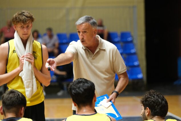 Imagen: Eduardo Clavero, entrenador tercera FEB Básquet Dénia