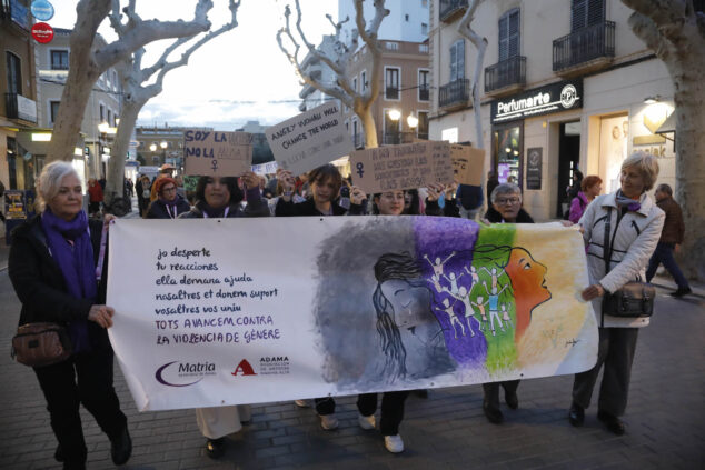 Imagen: Manifestantes 8M 2024 en Dénia