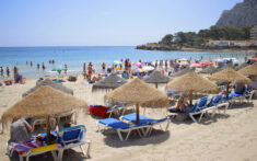 playa de calp al inicio de la temporada estival