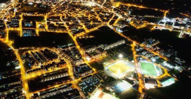 Imagen: Polideportivo de Dénia por la noche