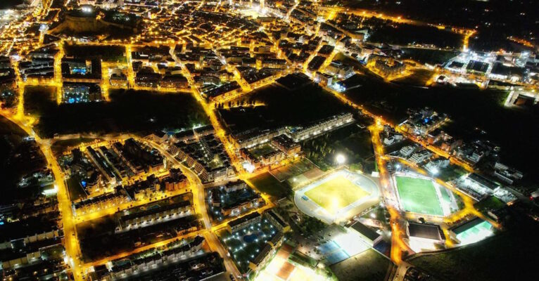 Polideportivo de Dénia por la noche