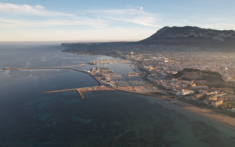 puerto de denia con su encanto mediterraneo y ambiente vibrante