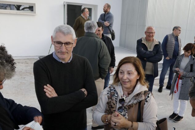 Imagen: El presidente de la JLF junto a la presidenta de la FEMMICC