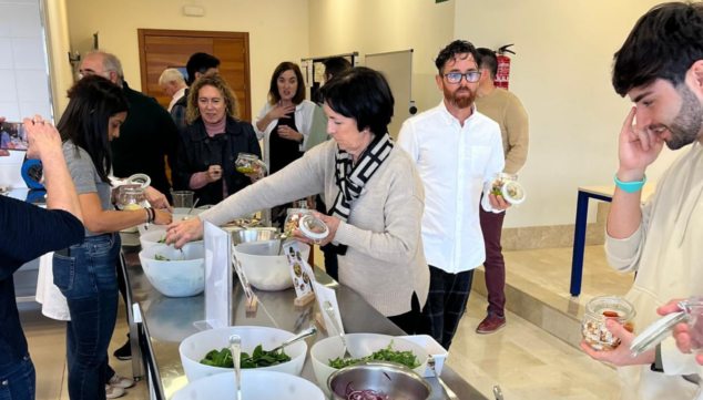 Imagen: Asistentes disfrutando de la sesión sobre alimentación saludable