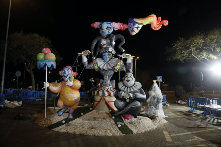 Falla Camp Roig 2025 de noche