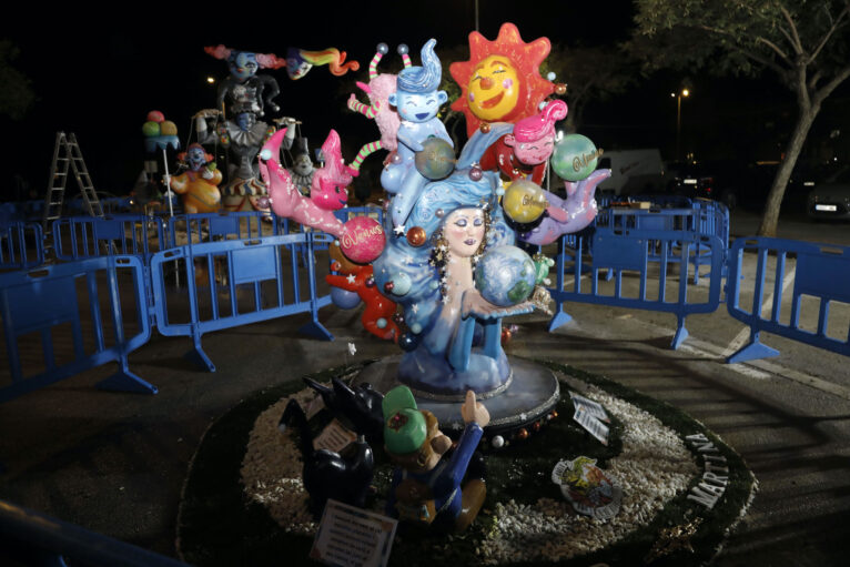 Falla infantil de Camp Roig 2025, de noche