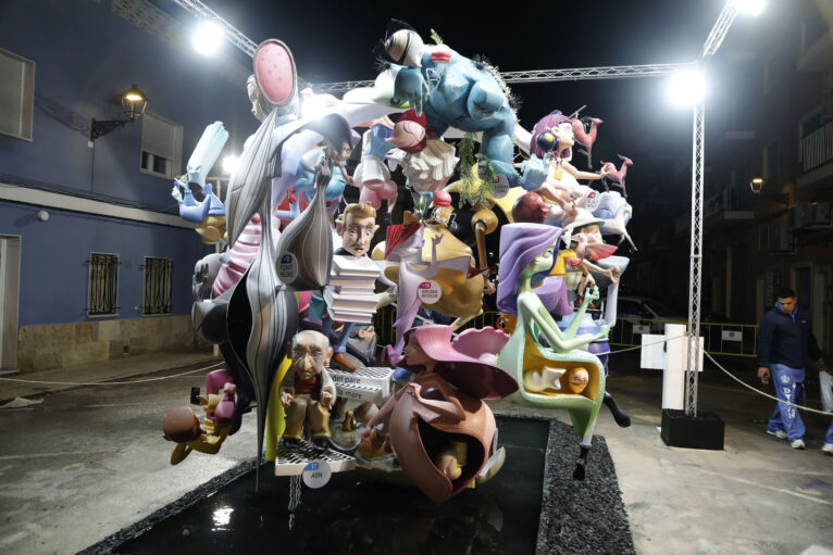 Falla infantil de la Baix la Mar 2025, de noche