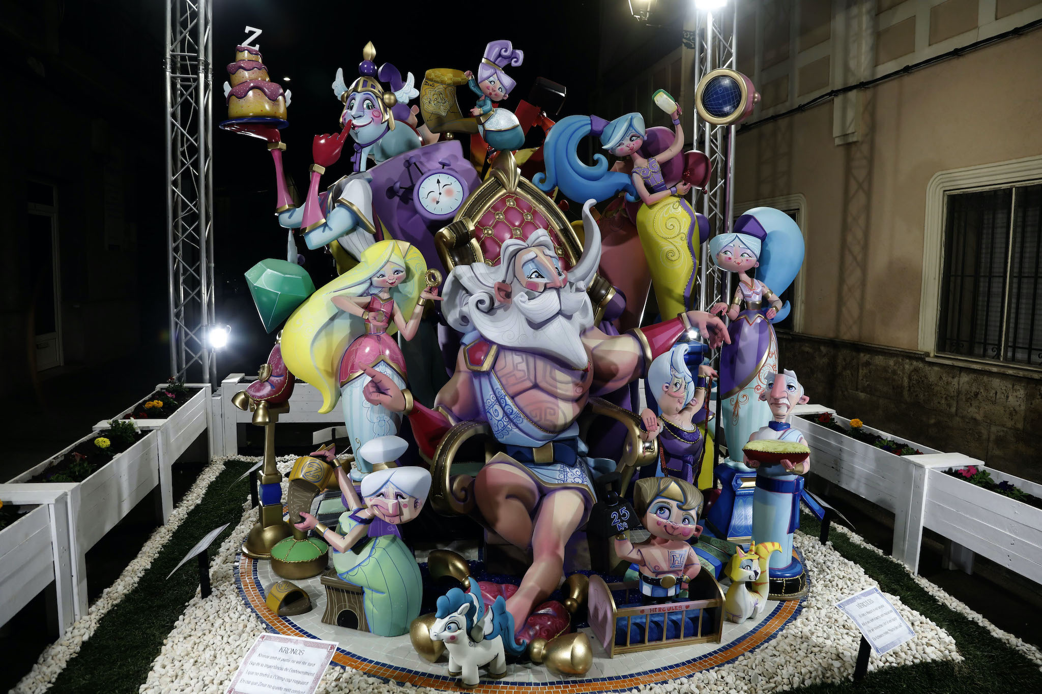 Falla infantil de la Oeste 2025, de noche