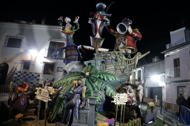 Imagen: Falla Les Roques 2025, de noche