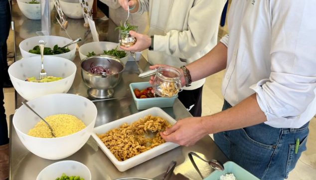 ingredientes frescos y saludables utilizados en la demostracion culinaria