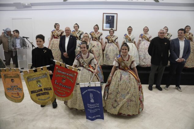 Imagen: La Falla Centro gana el Primer Premio Infantil de la Sección Especial